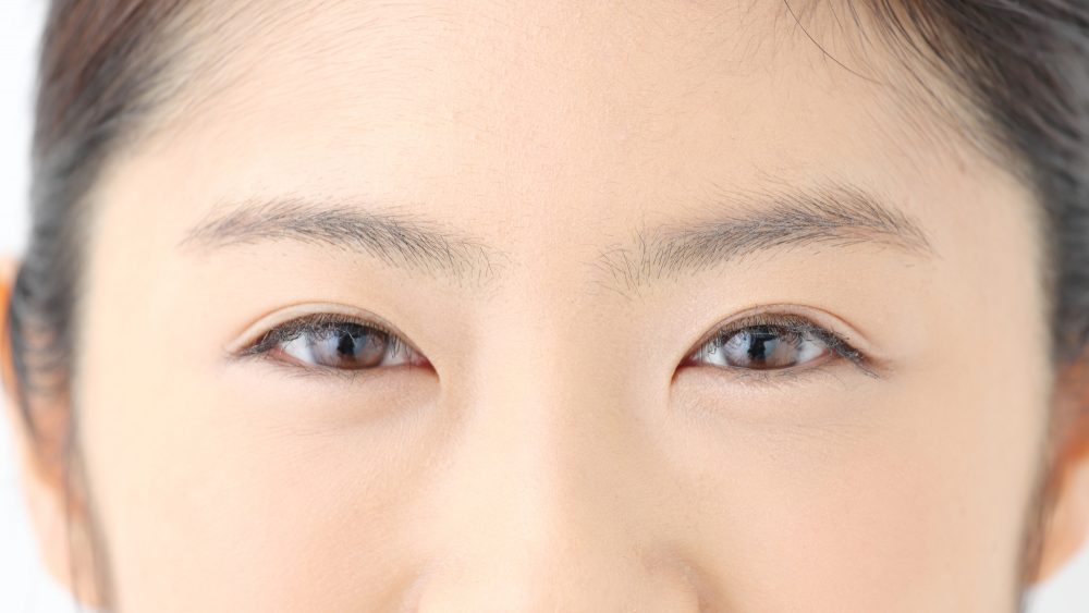 二重の女性