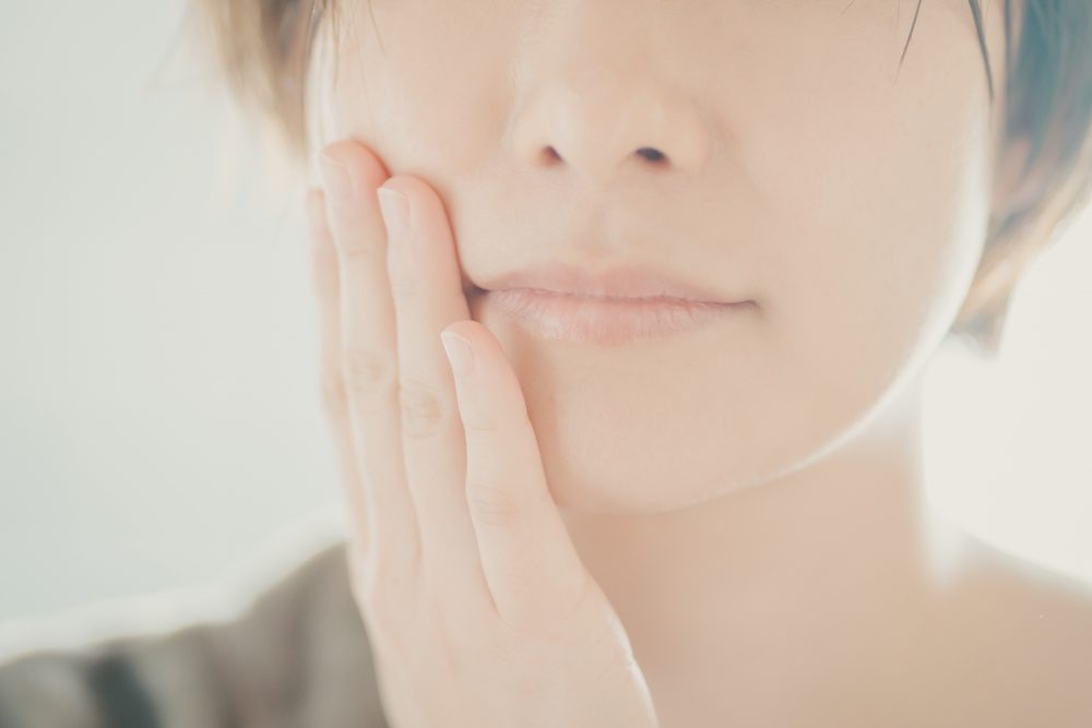 肌の状態を気にする女性