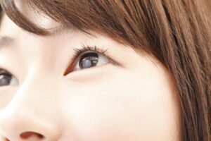 涙袋がある女性の顔