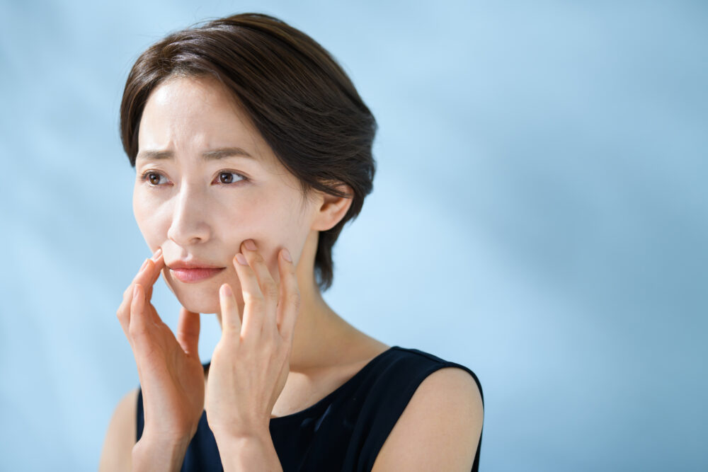 ほうれい線を気にする女性