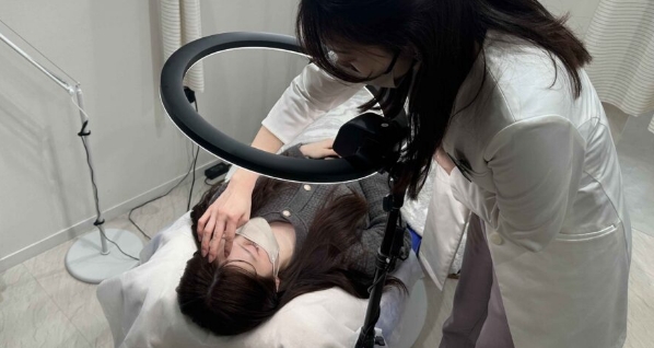 1mm単位で微調整を行いながら、繊細にデザインを仕上げていきます。